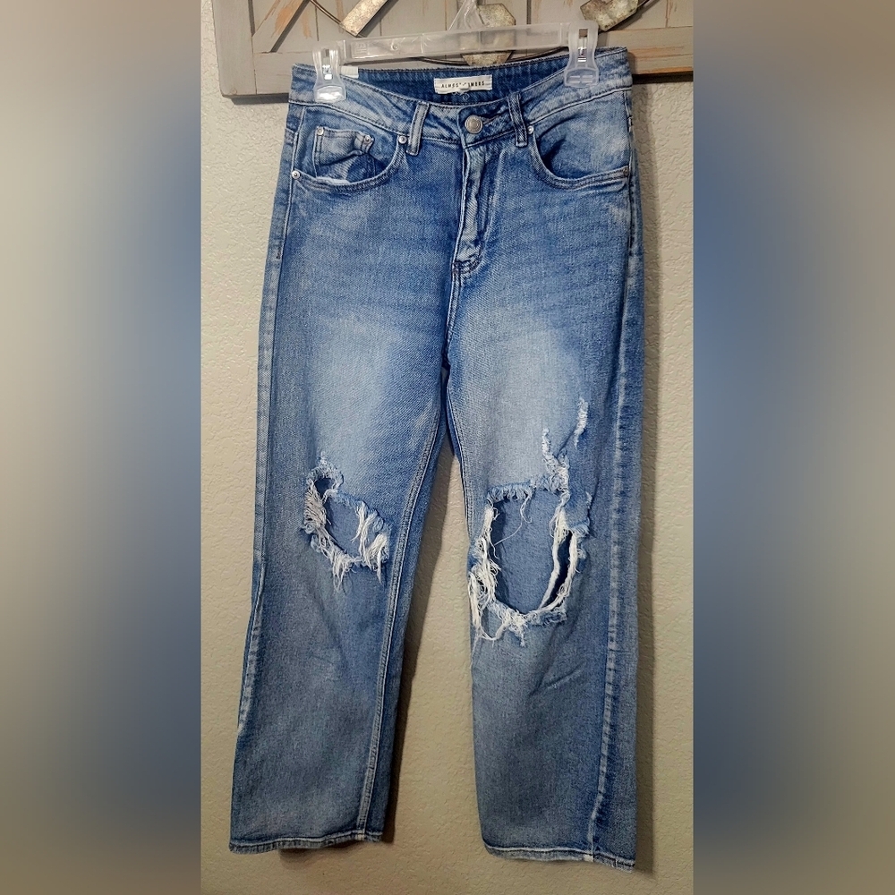 Distressed Boyfiriend Mid Rise Jeans Size 1 EUC 99% Cotton